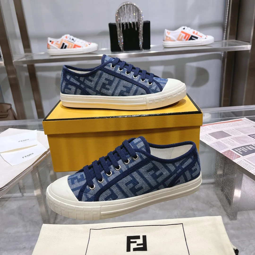 Couple style 💰460❤️Fendi Fendi's latest couple canvas shoes ❑ Fabric: Original customized imported jacquard canvas material ❑ Inner lining: Imported canvas material ❑ Sole: Original molded non-slip TPU outsole ❑ Bottom thickness: 2.5cm ❑ Size: Women's 35-40/Men's 39-45